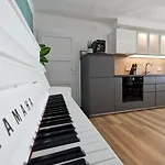 Neues Center Piano Mit Netflix Appartement