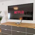 Neues Center Piano Mit Netflix * Klagenfurt am Wörthersee