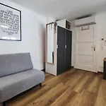 Neues Center Piano Mit Netflix * Klagenfurt am Wörthersee