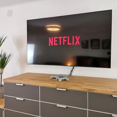 Neues Center Piano Mit Netflix * Klagenfurt am Woerthersee