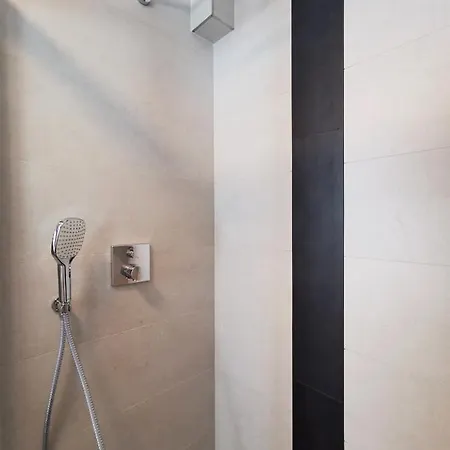 Neues Center Piano Mit Netflix Lejlighed *