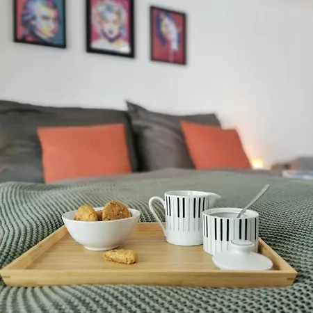 Neues Center Piano Mit Netflix *