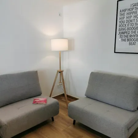 Neues Center Piano Mit Netflix *