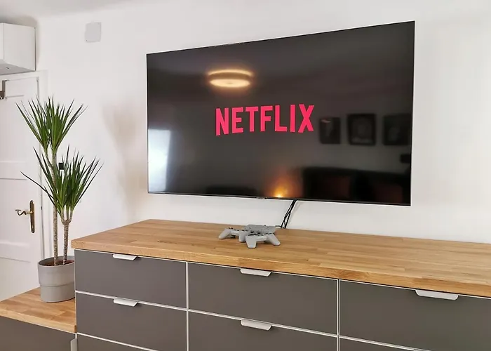 Neues Center Piano Mit Netflix * קלגנפורט