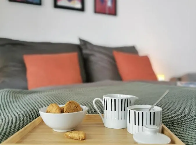 Neues Center Piano Mit Netflix *