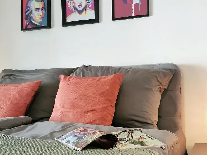 Neues Center Piano Mit Netflix דירה