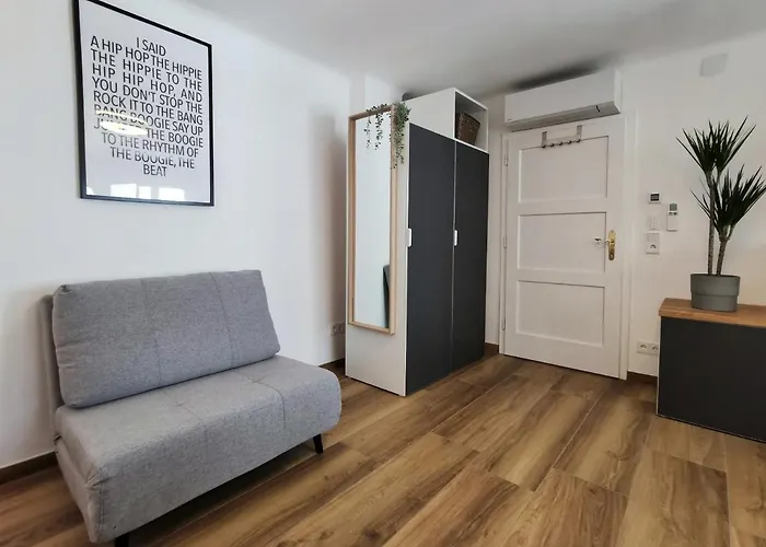 Neues Center Piano Mit Netflix * クラーゲンフルト