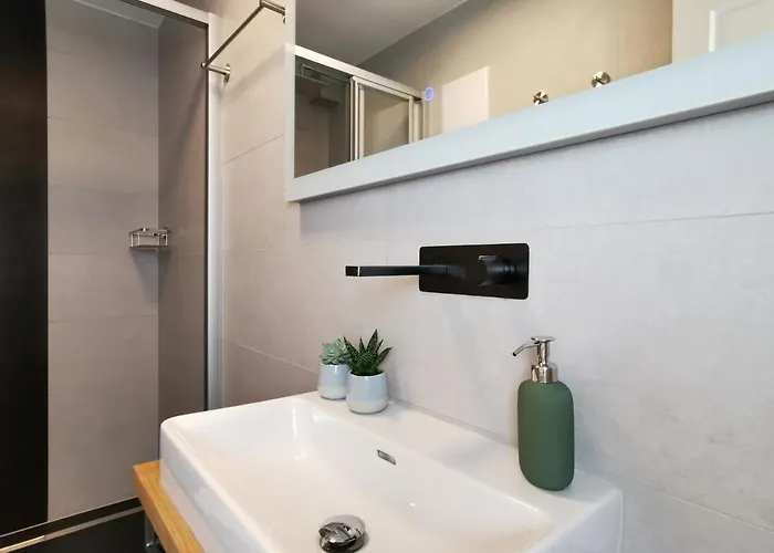 Neues Center Piano Mit Netflix クラーゲンフルト